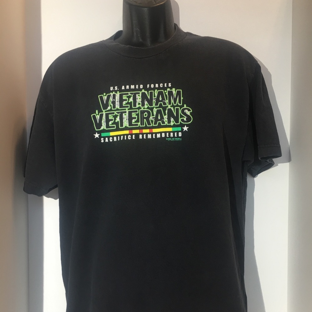 7.62 Design US‎ Armed Forces Vietnam Veteran Remembered shirt Large